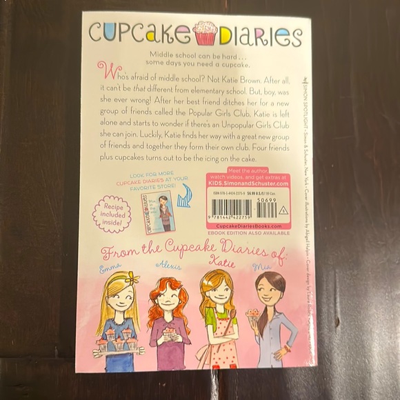 Cupcake Diaries (book 1) || Katie and the Cupcake Cure || by coco simon - Picture 2 of 2